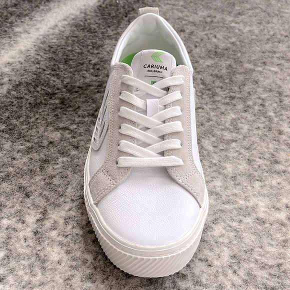 Cariuma Men’s CATIBA Low Off White Leather & Ice Suede Sneaker - Picture 4 of 11
